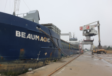 Portugese Graniet Roriz aangevoerd per zeeschip