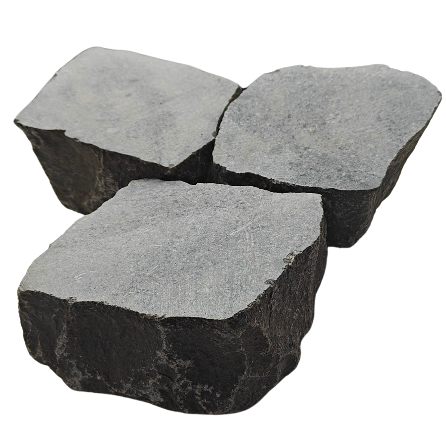 Middendoor gezaagde vierkante porfier.