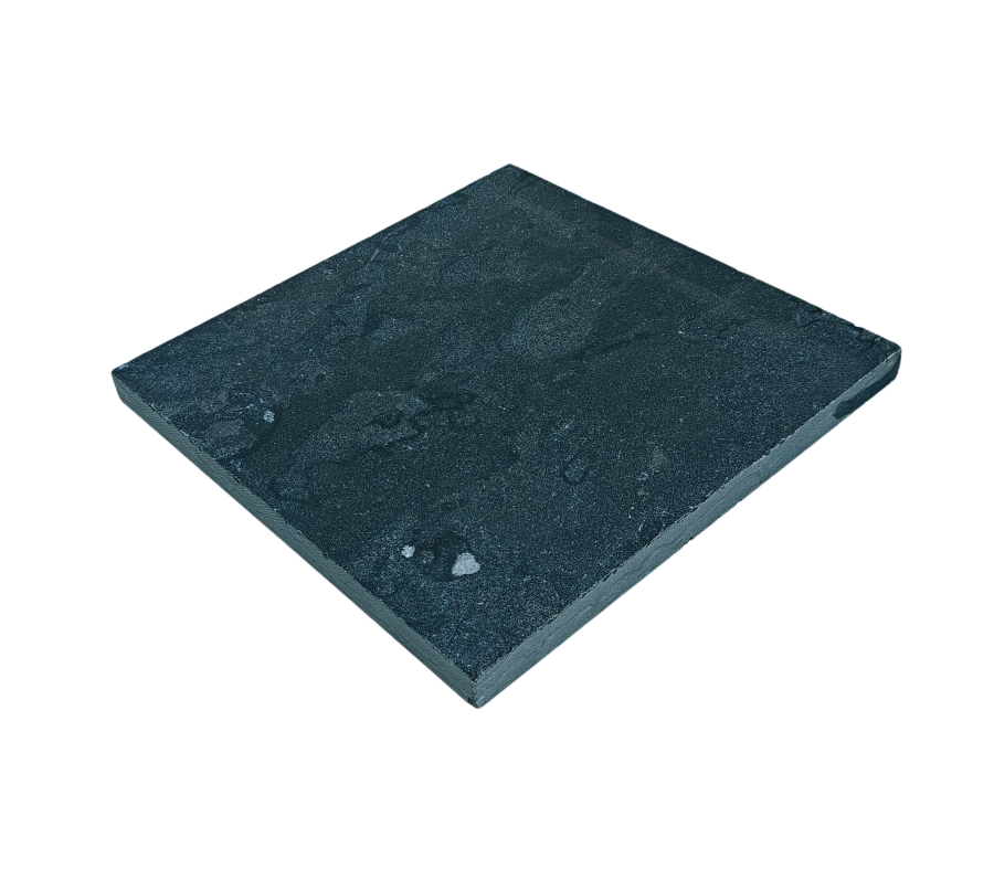 Black Limestone 40x40x2,5 cm verzoet en getrommeld